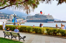 Navio de cruzeiro Queen Victoria em Yalta, Ucrânia