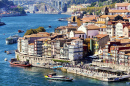 Vista do Bairro da Ribeira, no Porto, Portugal