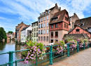Vista pitoresca de um canal em Estrasburgo, França
