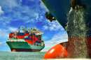 Navio de proa bulboso e um grande navio porta-contêineres