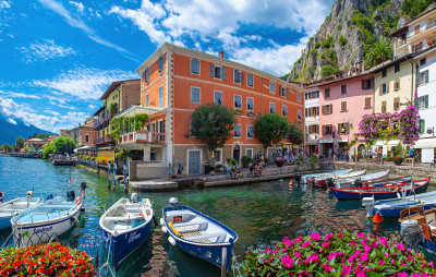 Vista de Limone, Lago de Garda, Itália