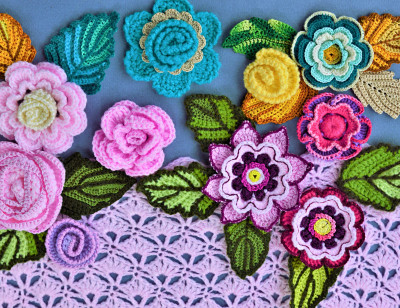 Flores e Folhas de Crochê Multicoloridas