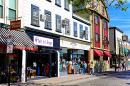 Historic Thames Street em Newport, RI, EUA